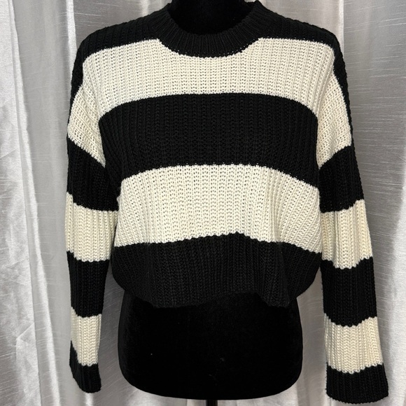 Jessica Simpson Crop Sweater Women’s XS Acrylic Black Ivory Stripe Drop Shoulder - Picture 1 of 7